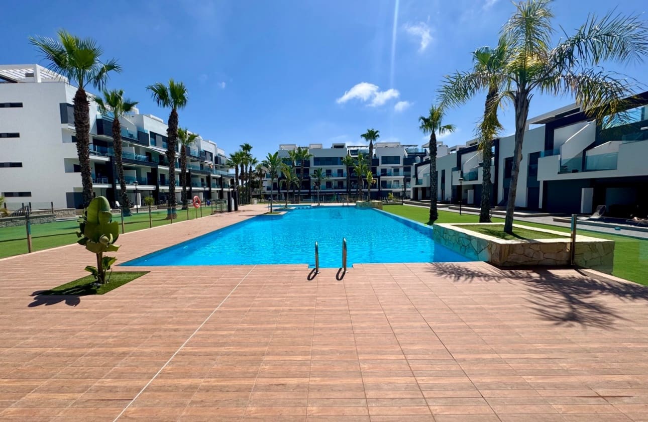 2 Zimmer Apartment zu verkaufen in El Raso mit Pool - 289.000 € (Ref: 9913796)