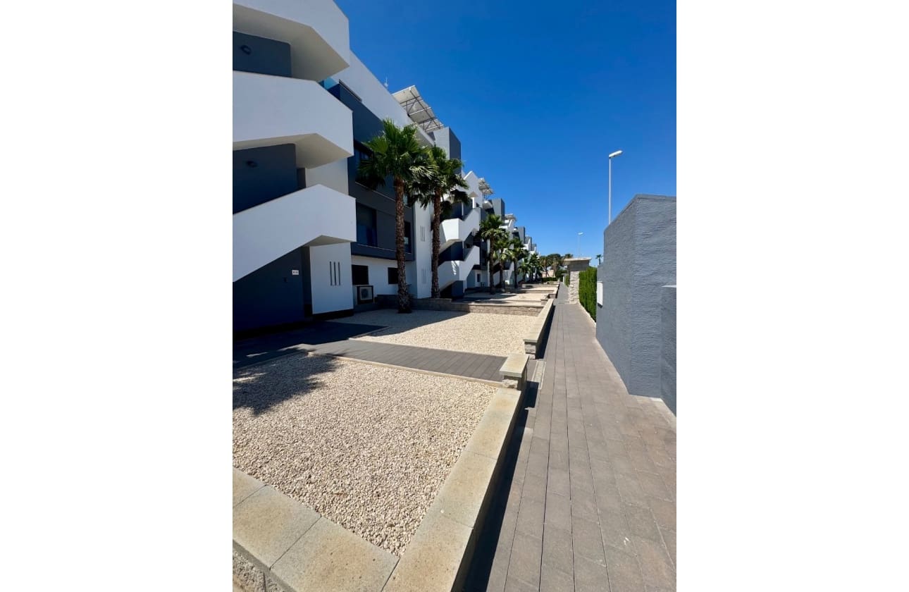 2 Zimmer Apartment zu verkaufen in El Raso mit Pool - 289.000 € (Ref: 9913796)