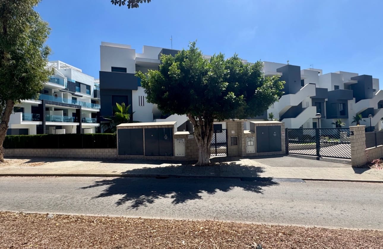 2 Zimmer Apartment zu verkaufen in El Raso mit Pool - 289.000 € (Ref: 9913796)