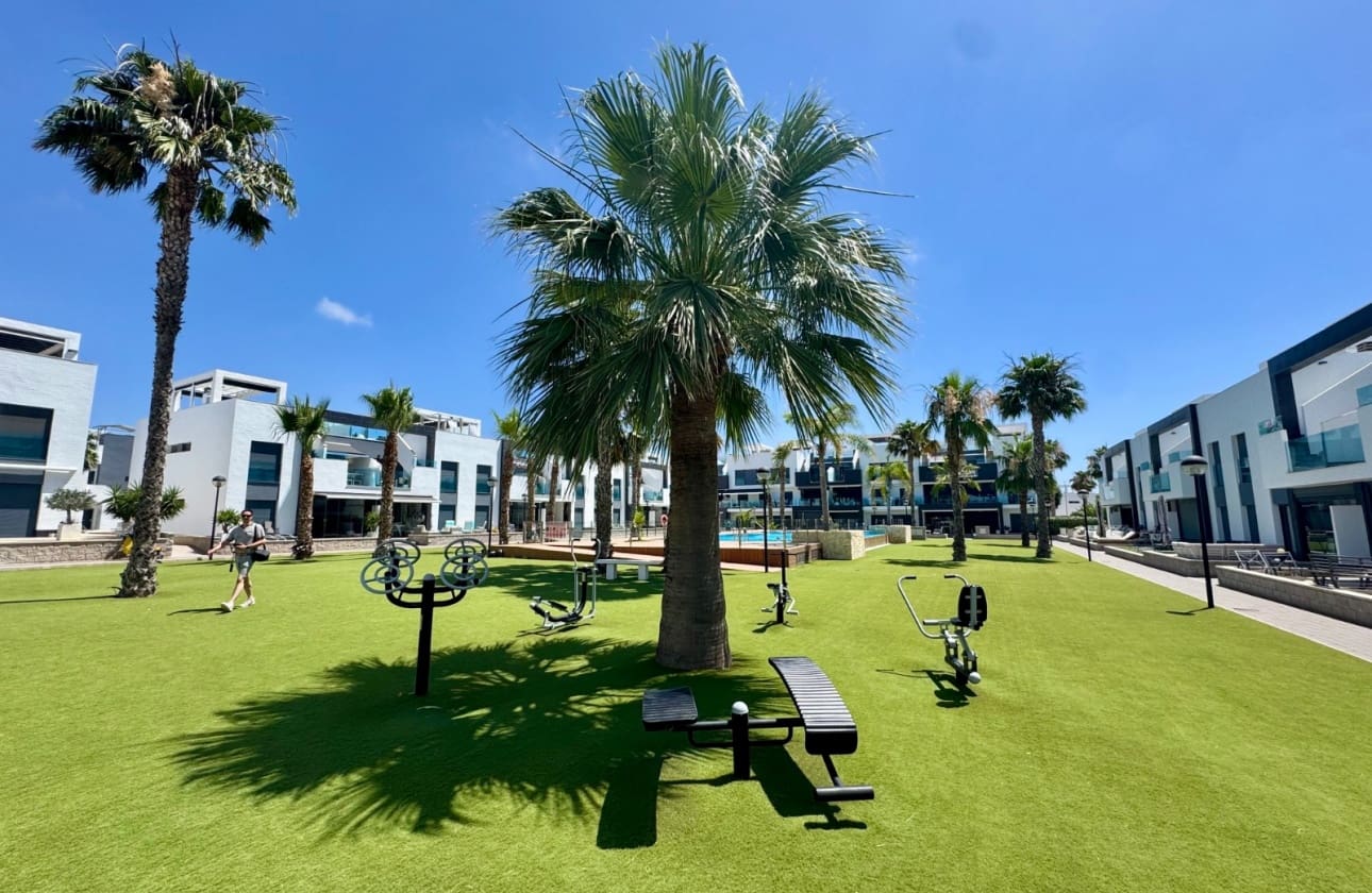 2 Zimmer Apartment zu verkaufen in El Raso mit Pool - 289.000 € (Ref: 9913796)