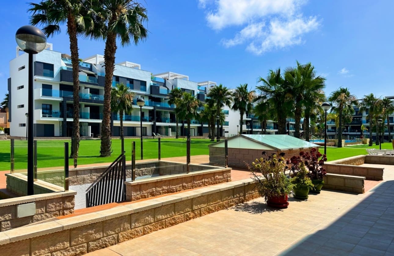 Apartamento de 2 habitaciones en El Raso en venta con piscina - 289.000 € (Ref: 9913796)