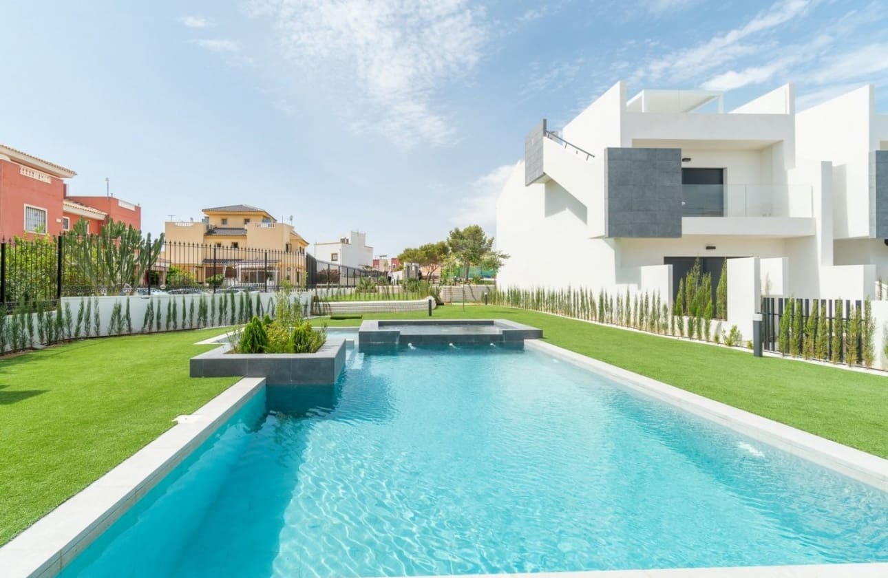 3 bedroom Bungalow for sale in Los Balcones with pool - € 350,000 (Ref: 9961224)