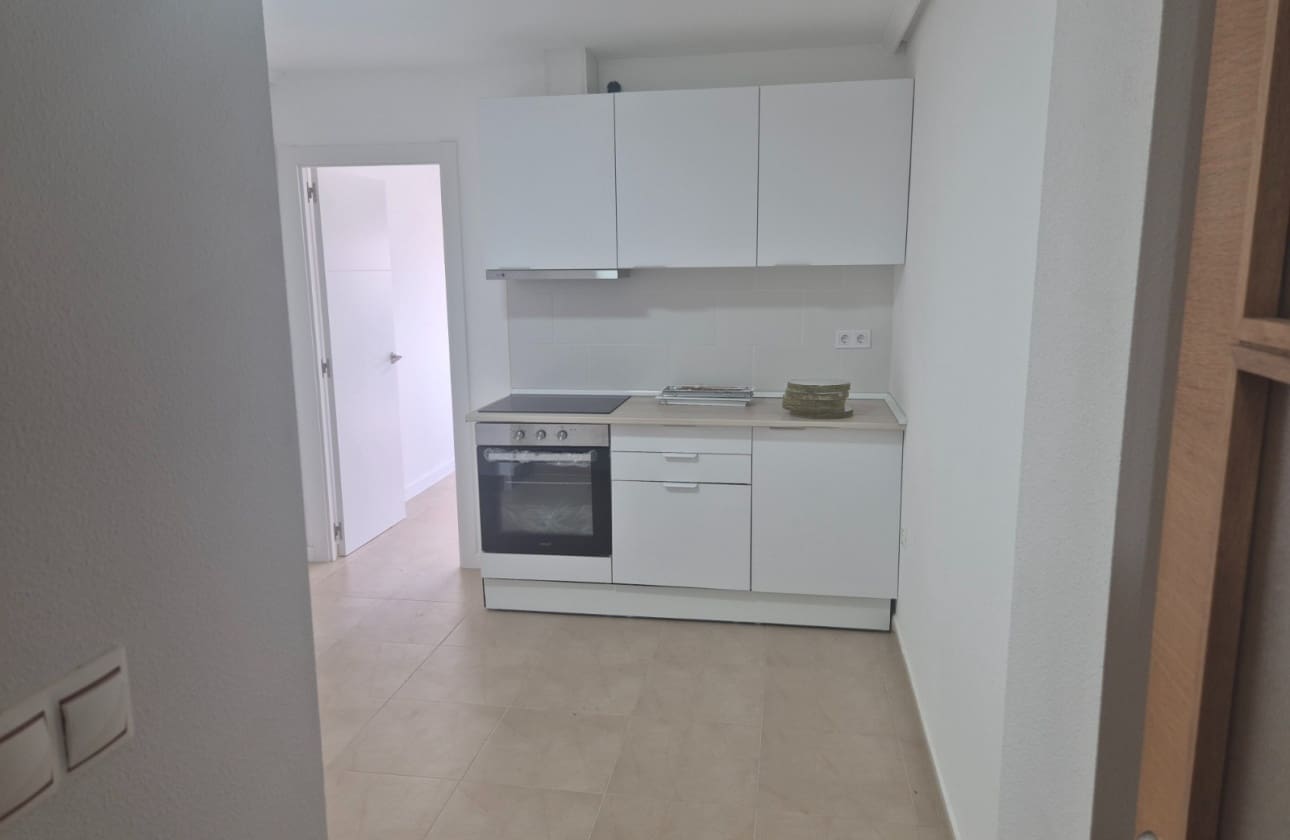 5 slaapkamer Appartement te koop in Torrevieja - € 175.000 (Ref: 9964035)