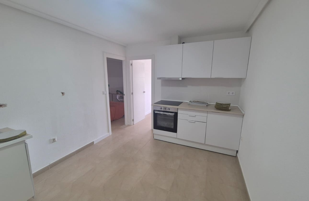 5 slaapkamer Appartement te koop in Torrevieja - € 175.000 (Ref: 9964035)