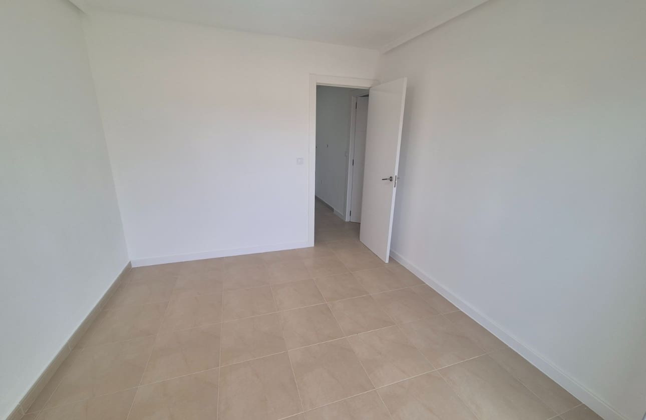 5 slaapkamer Appartement te koop in Torrevieja - € 175.000 (Ref: 9964035)