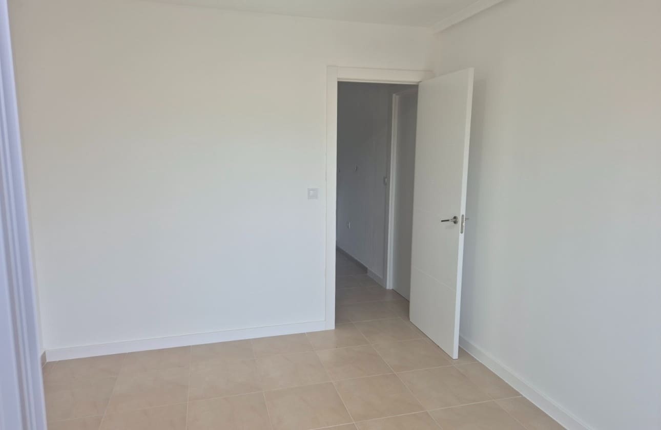 5 slaapkamer Appartement te koop in Torrevieja - € 175.000 (Ref: 9964035)