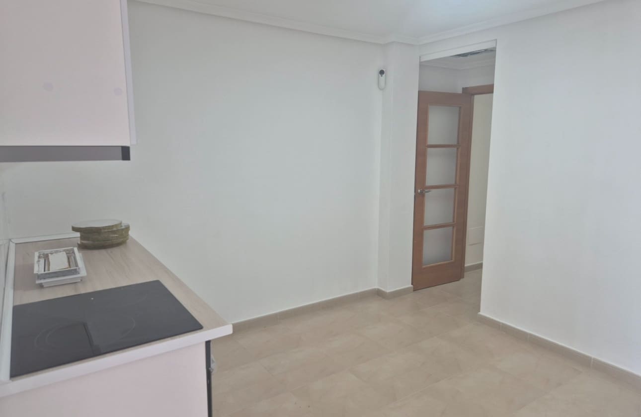 5 slaapkamer Appartement te koop in Torrevieja - € 175.000 (Ref: 9964035)