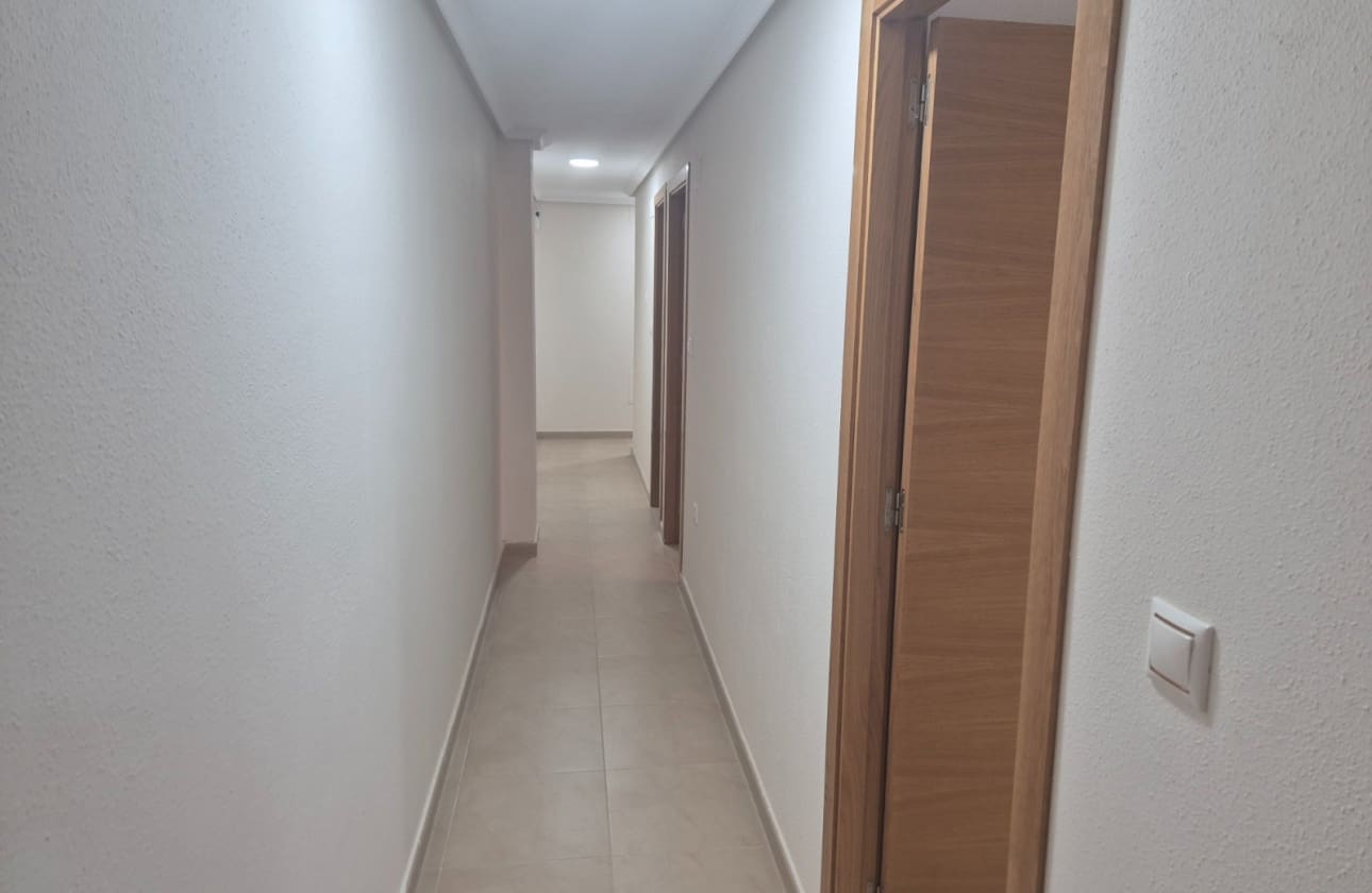 5 slaapkamer Appartement te koop in Torrevieja - € 175.000 (Ref: 9964035)