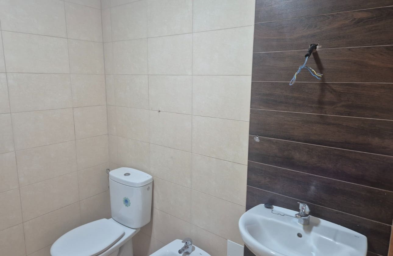 5 slaapkamer Appartement te koop in Torrevieja - € 175.000 (Ref: 9964035)