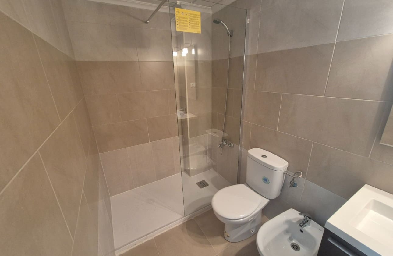 5 slaapkamer Appartement te koop in Torrevieja - € 175.000 (Ref: 9964035)