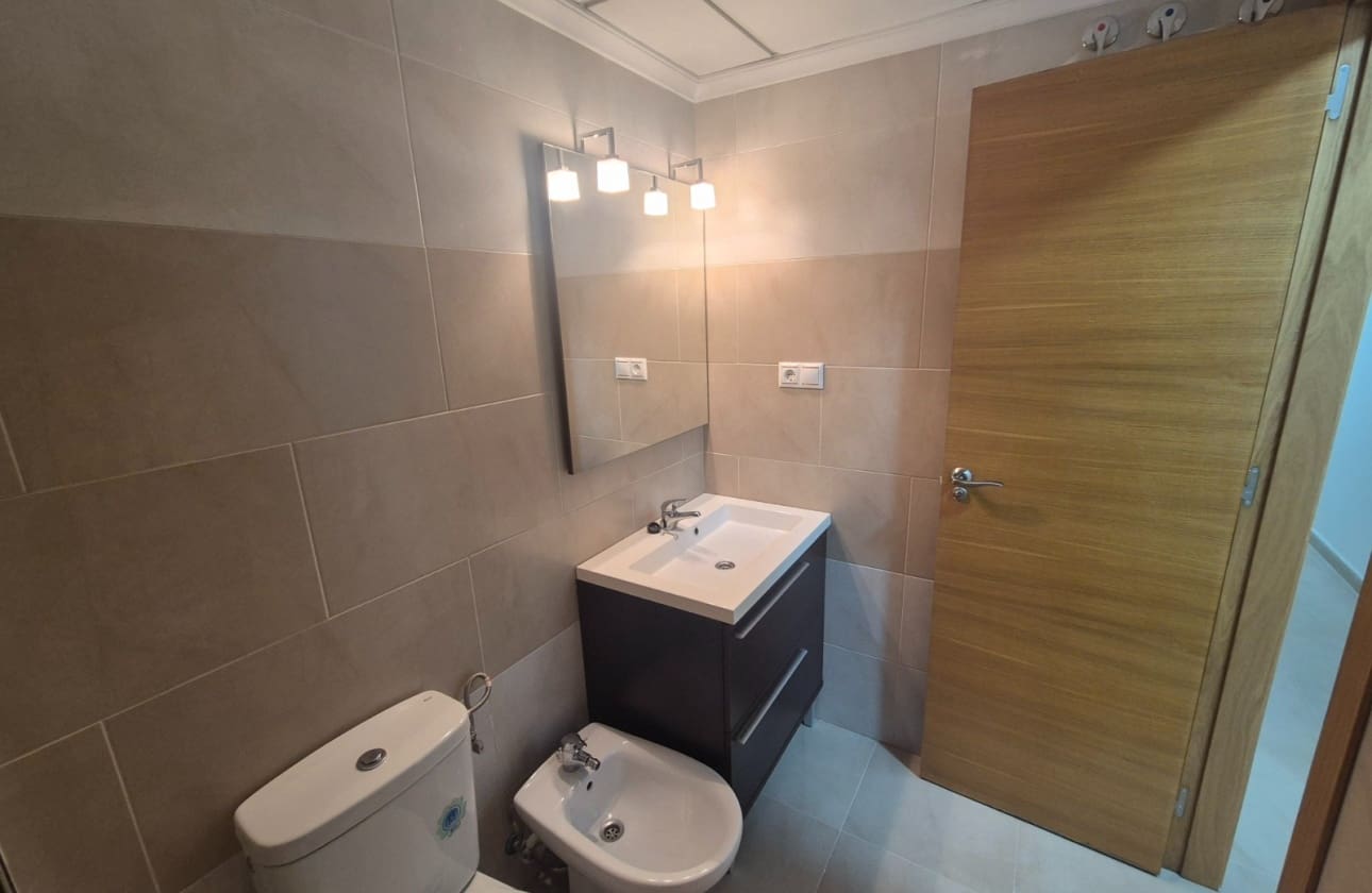 5 slaapkamer Appartement te koop in Torrevieja - € 175.000 (Ref: 9964035)