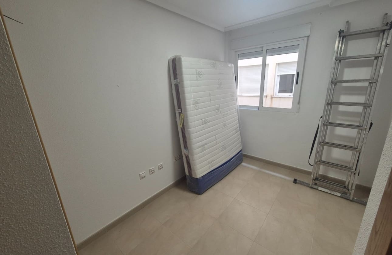 5 slaapkamer Appartement te koop in Torrevieja - € 175.000 (Ref: 9964035)
