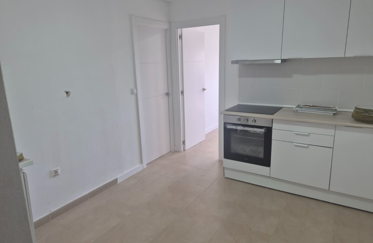 5 slaapkamer Appartement te koop in Torrevieja - € 175.000 (Ref: 9964035)
