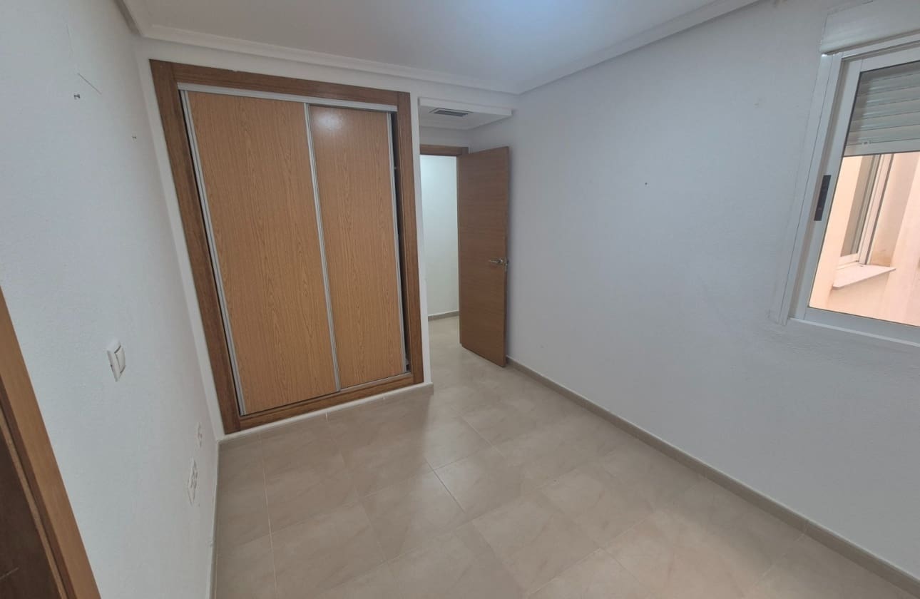5 slaapkamer Appartement te koop in Torrevieja - € 175.000 (Ref: 9964035)