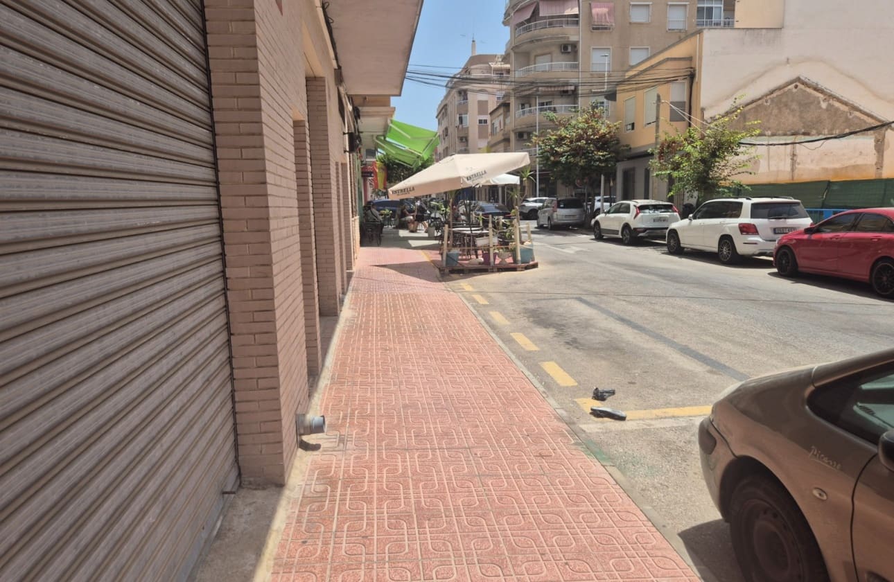 5 slaapkamer Appartement te koop in Torrevieja - € 175.000 (Ref: 9964035)