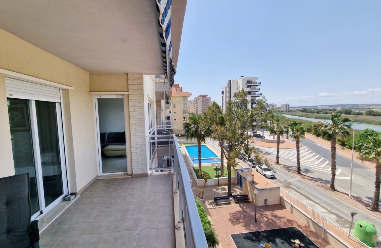 2 soveværelse Lejlighed til salg i Guardamar del Segura med swimmingpool - € 183.500 (Ref: 9970880)