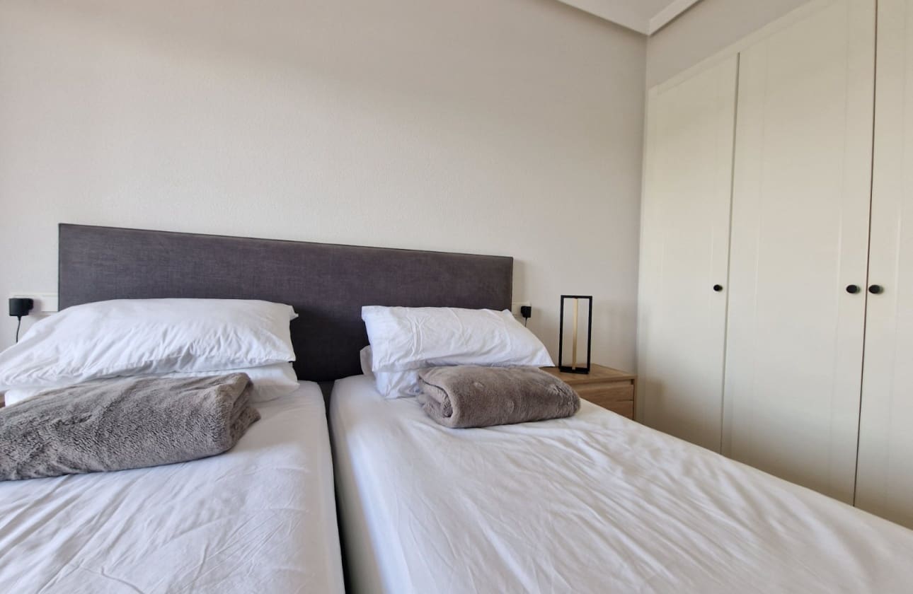 2 soveværelse Lejlighed til salg i Guardamar del Segura med swimmingpool - € 183.500 (Ref: 9970880)