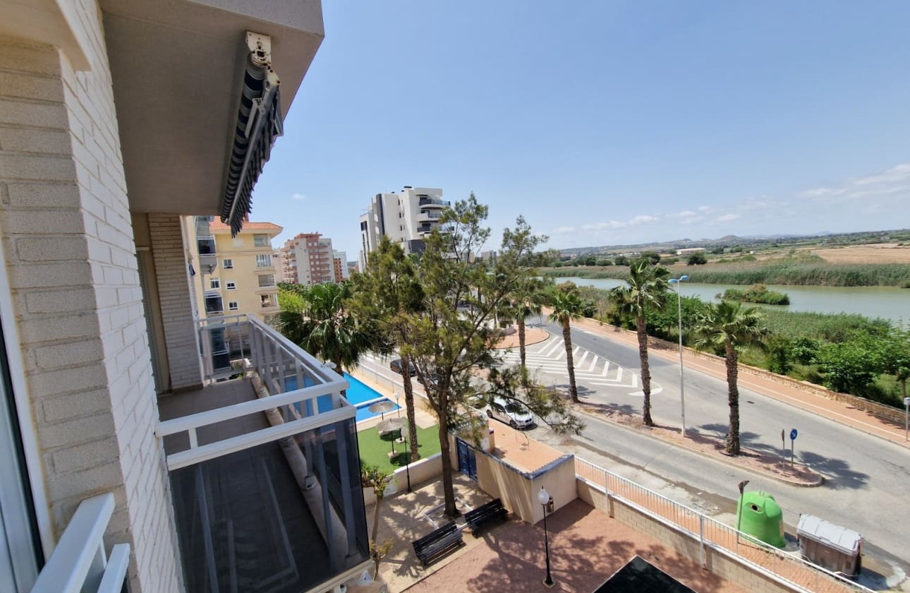 2 soveværelse Lejlighed til salg i Guardamar del Segura med swimmingpool - € 183.500 (Ref: 9970880)