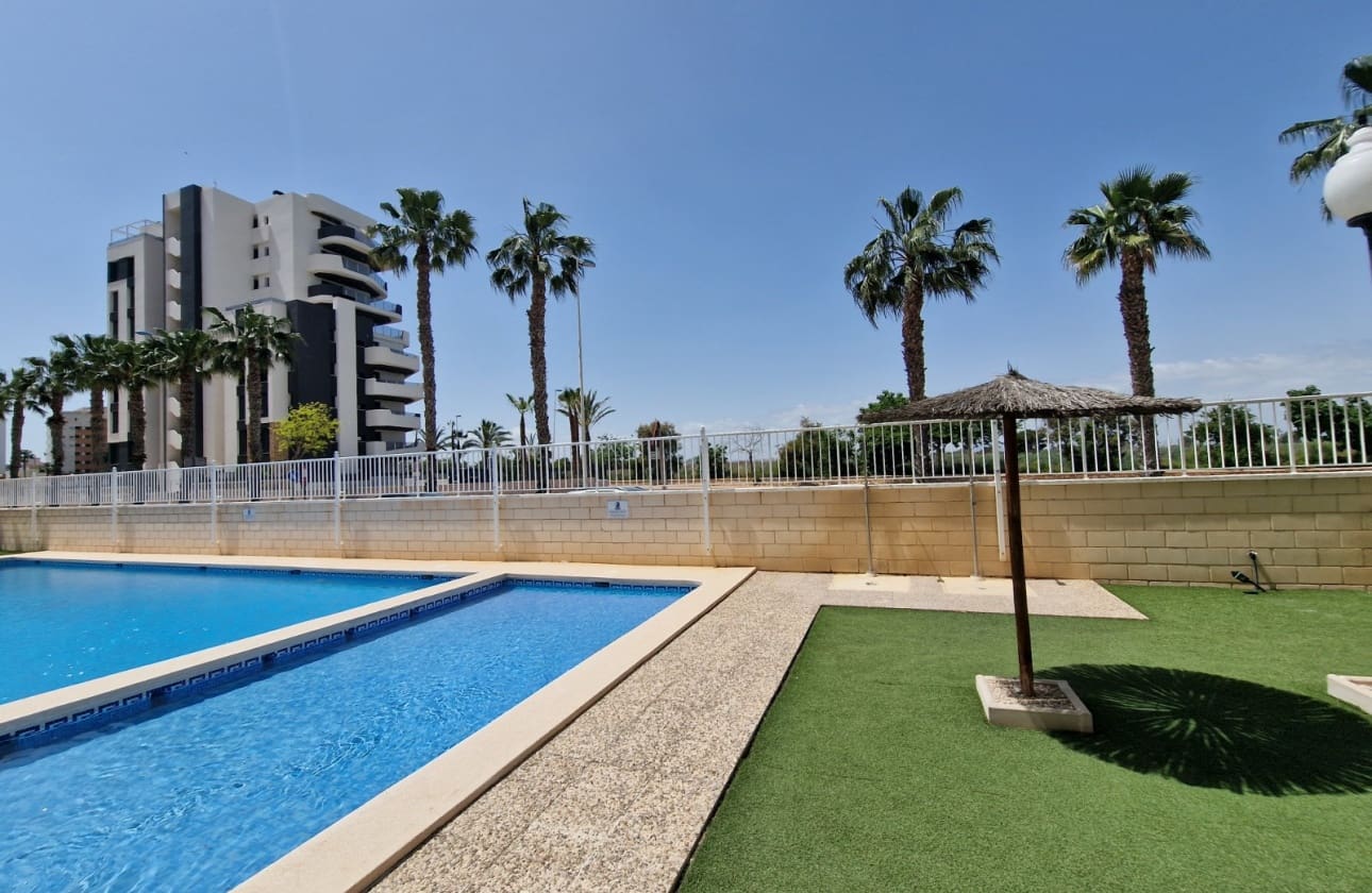 2 soveværelse Lejlighed til salg i Guardamar del Segura med swimmingpool - € 183.500 (Ref: 9970880)