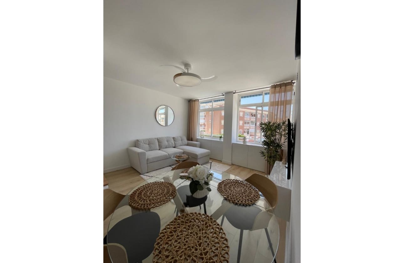 2 soveværelse Lejlighed til salg i Torrevieja med swimmingpool - € 219.000 (Ref: 9989304)