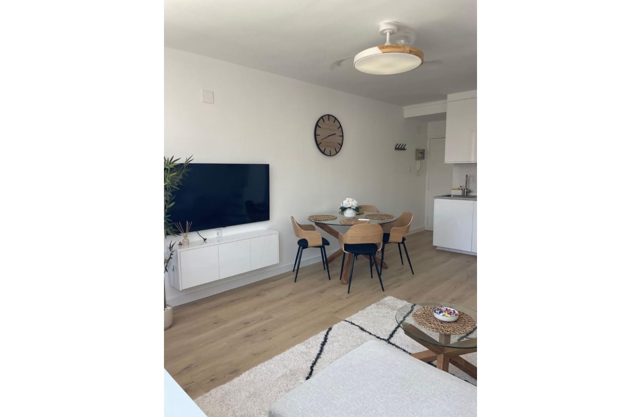 2 soveværelse Lejlighed til salg i Torrevieja med swimmingpool - € 219.000 (Ref: 9989304)