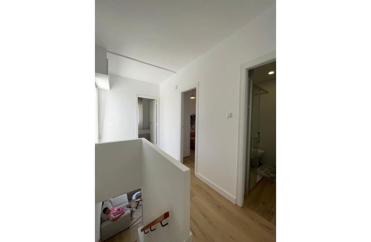 2 soveværelse Lejlighed til salg i Torrevieja med swimmingpool - € 219.000 (Ref: 9989304)