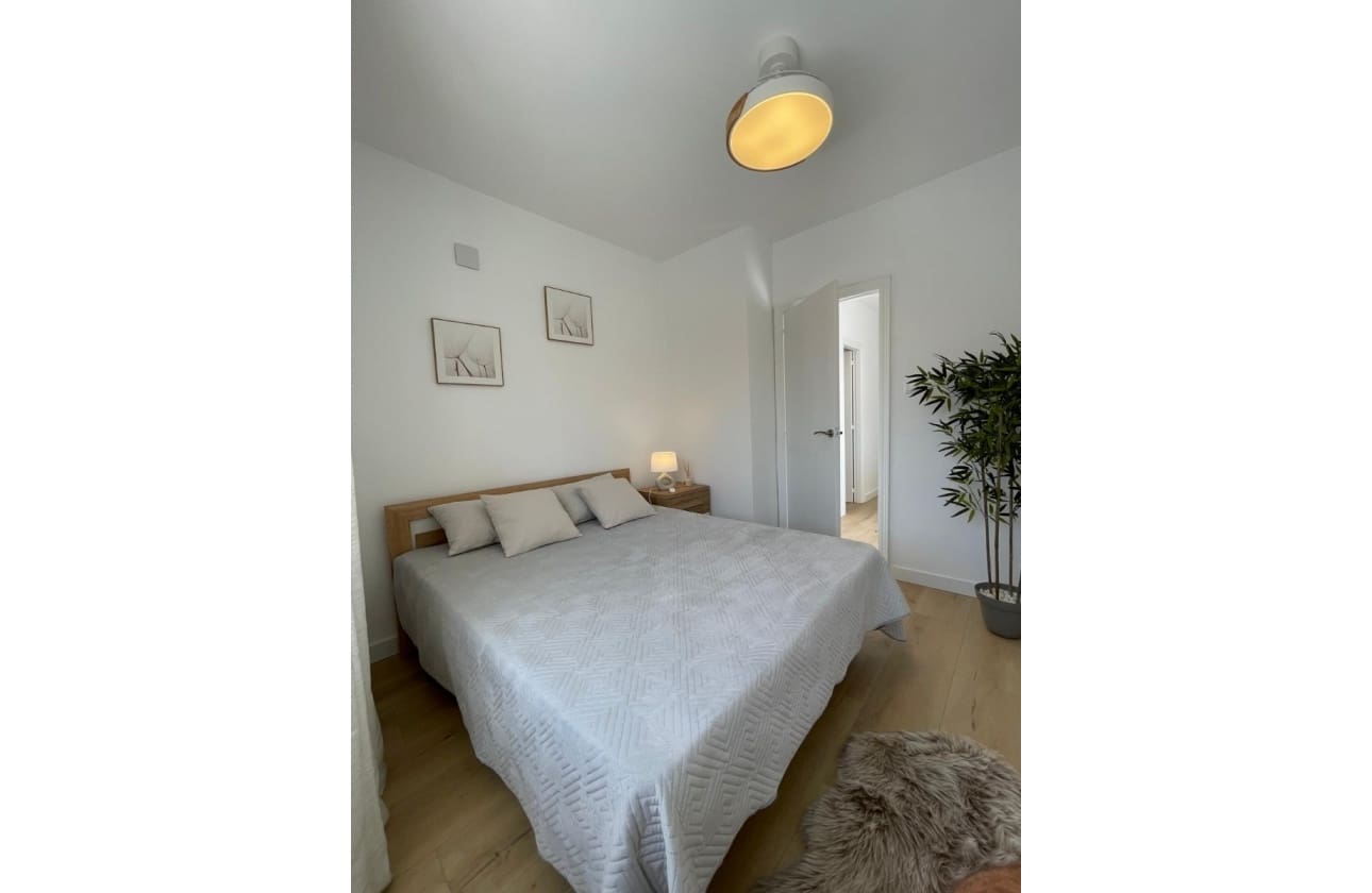 2 soveværelse Lejlighed til salg i Torrevieja med swimmingpool - € 219.000 (Ref: 9989304)