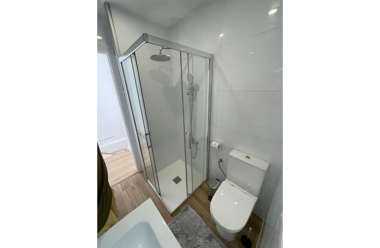 2 soveværelse Lejlighed til salg i Torrevieja med swimmingpool - € 219.000 (Ref: 9989304)