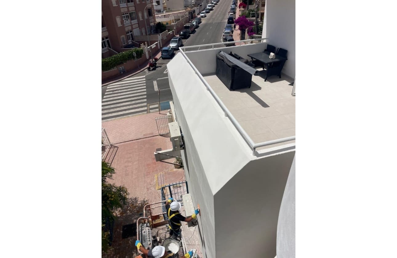 2 soveværelse Lejlighed til salg i Torrevieja med swimmingpool - € 219.000 (Ref: 9989304)