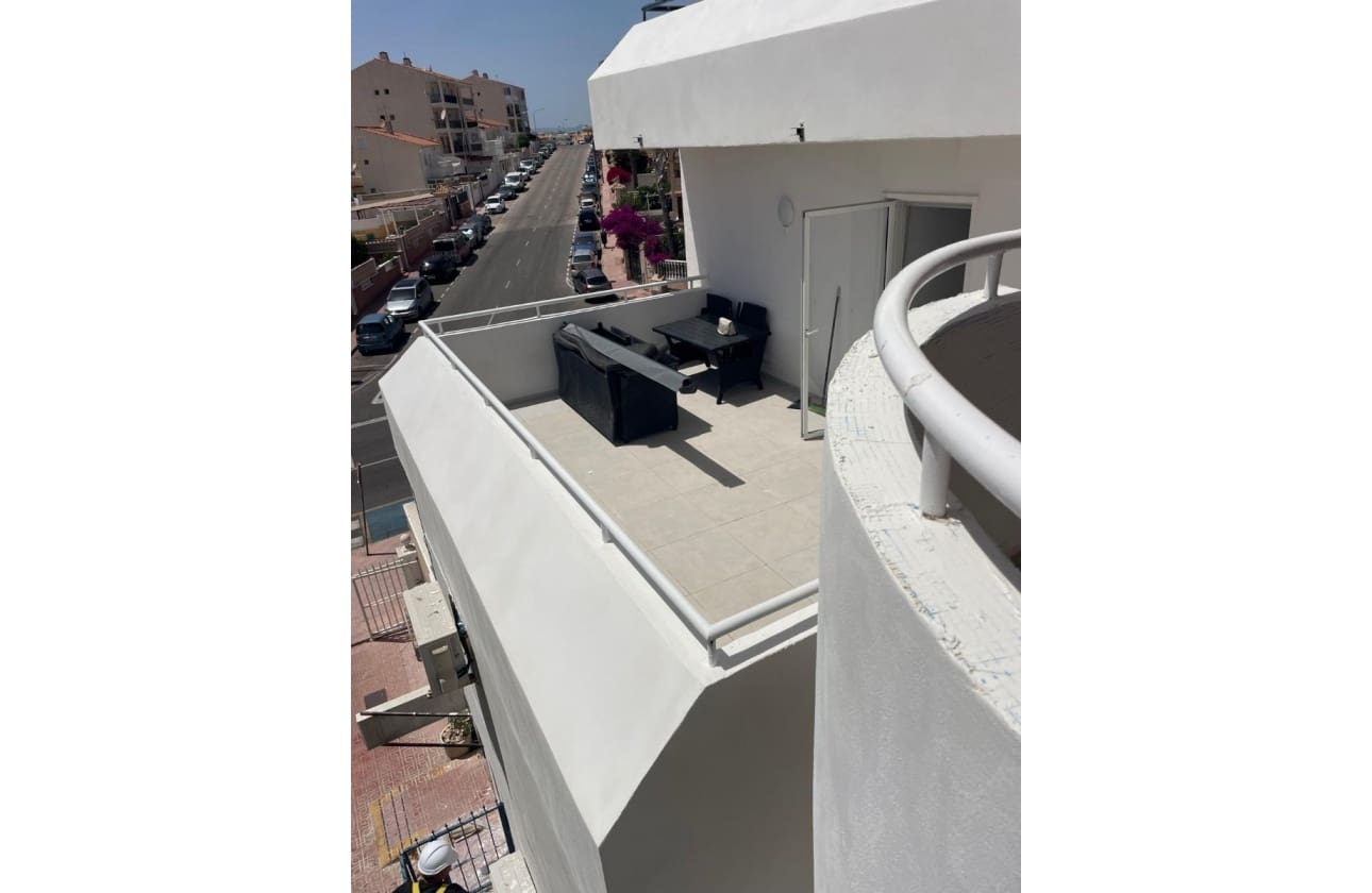 2 soveværelse Lejlighed til salg i Torrevieja med swimmingpool - € 219.000 (Ref: 9989304)