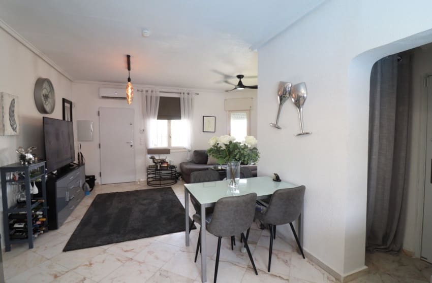 2 bedroom Villa for sale in Orihuela Costa with pool - € 259,950 (Ref: 10004515)