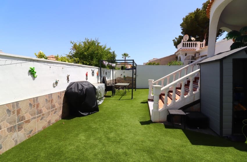 2 bedroom Villa for sale in Orihuela Costa with pool - € 259,950 (Ref: 10004515)