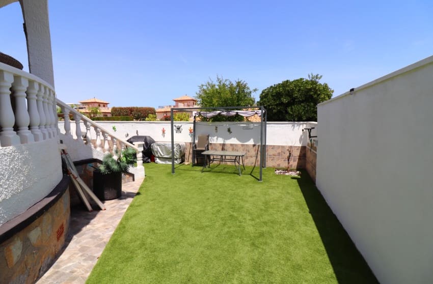 2 bedroom Villa for sale in Orihuela Costa with pool - € 259,950 (Ref: 10004515)