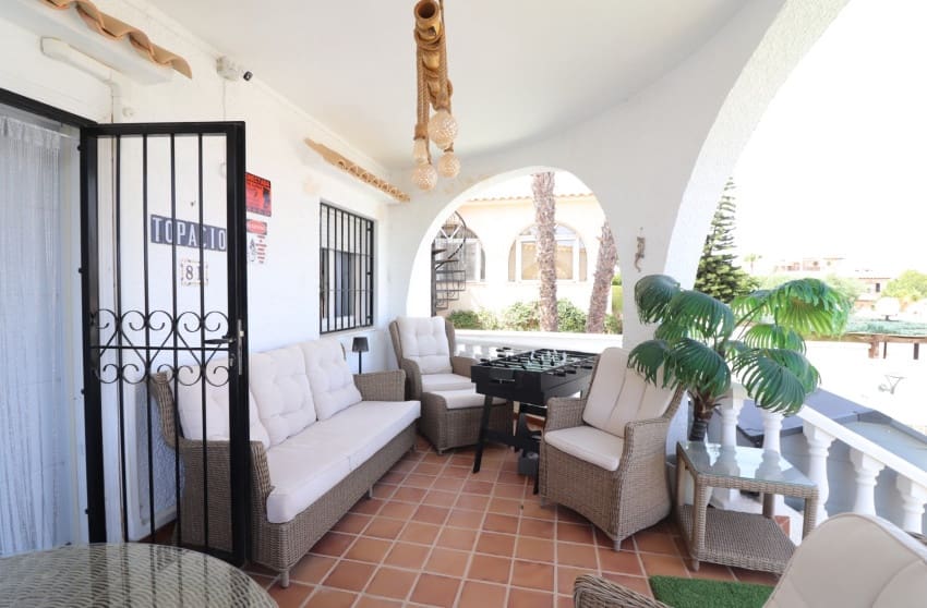 2 bedroom Villa for sale in Orihuela Costa with pool - € 259,950 (Ref: 10004515)