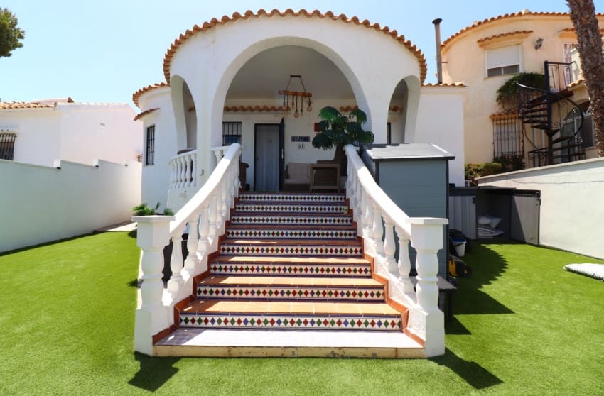 2 bedroom Villa for sale in Orihuela Costa with pool - € 259,950 (Ref: 10004515)