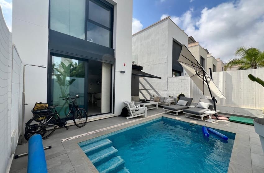 3 makuuhuone Huvila myytävänä paikassa Orihuela Costa mukana 
autotalli - 395 000 € (Ref: 10004518)
