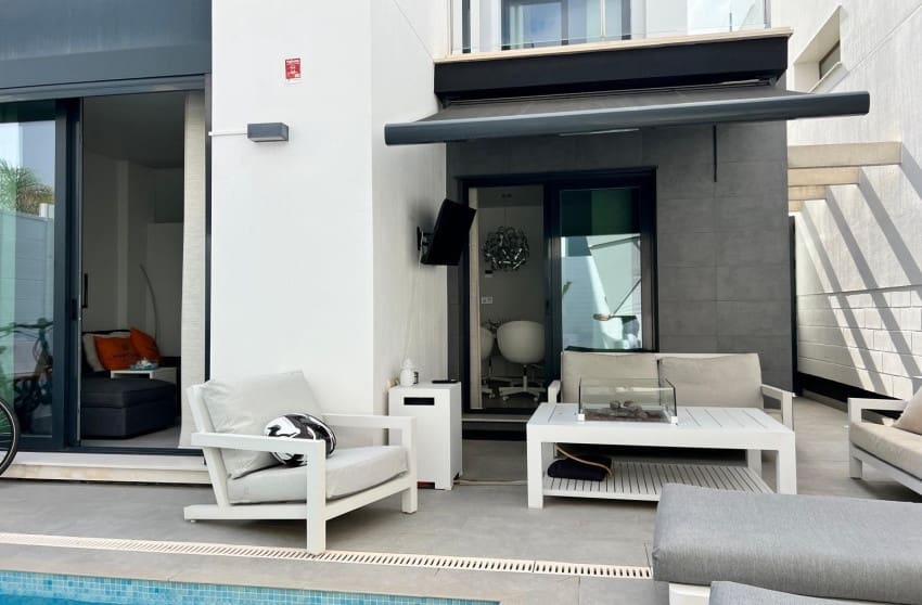 3 makuuhuone Huvila myytävänä paikassa Orihuela Costa mukana 
autotalli - 395 000 € (Ref: 10004518)