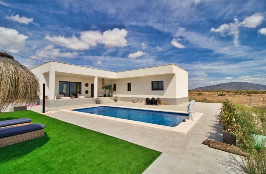 Chalet de 3 habitaciones en Pinoso en venta - 425.000 € (Ref: 10004519)