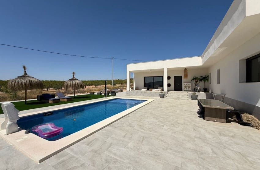 Chalet de 3 habitaciones en Pinoso en venta - 425.000 € (Ref: 10004519)