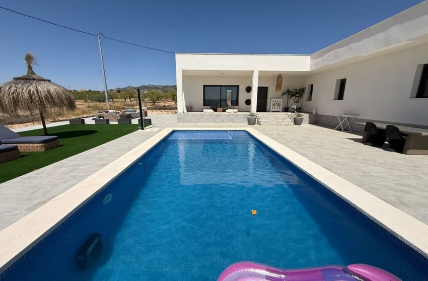 Chalet de 3 habitaciones en Pinoso en venta - 425.000 € (Ref: 10004519)
