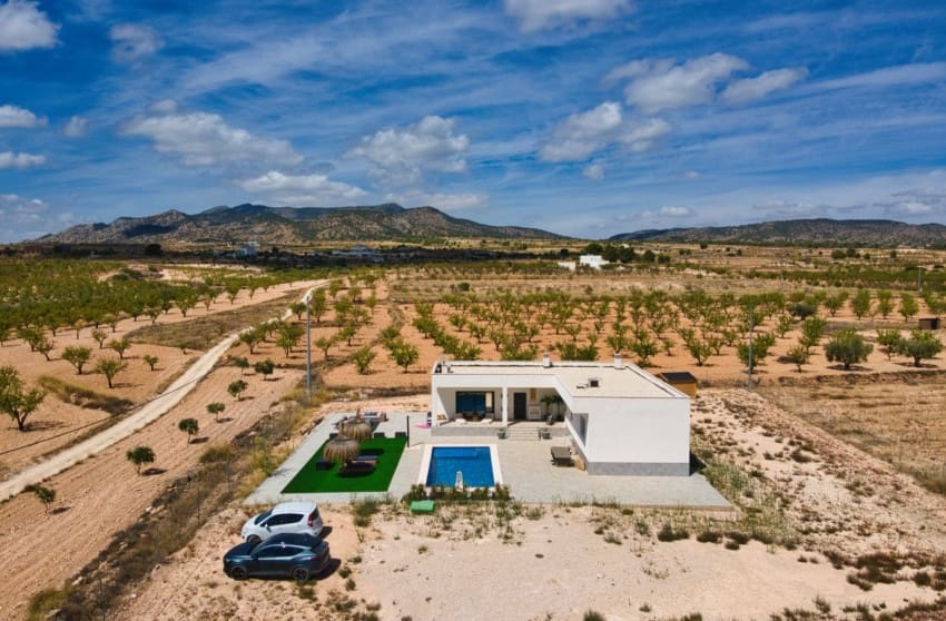 Chalet de 3 habitaciones en Pinoso en venta - 425.000 € (Ref: 10004519)