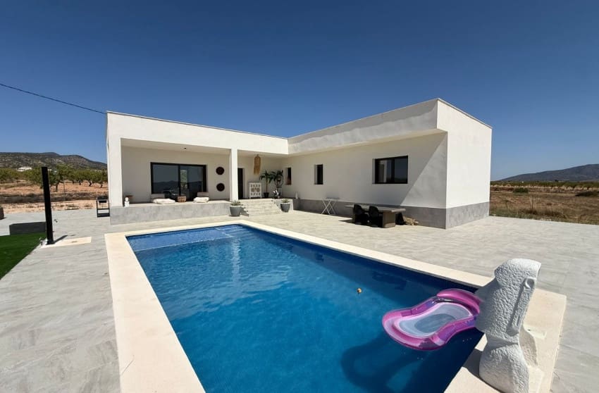 Chalet de 3 habitaciones en Pinoso en venta - 425.000 € (Ref: 10004519)