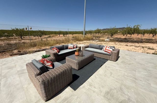 Chalet de 3 habitaciones en Pinoso en venta con piscina garaje - 399.900 € (Ref: 10004519)