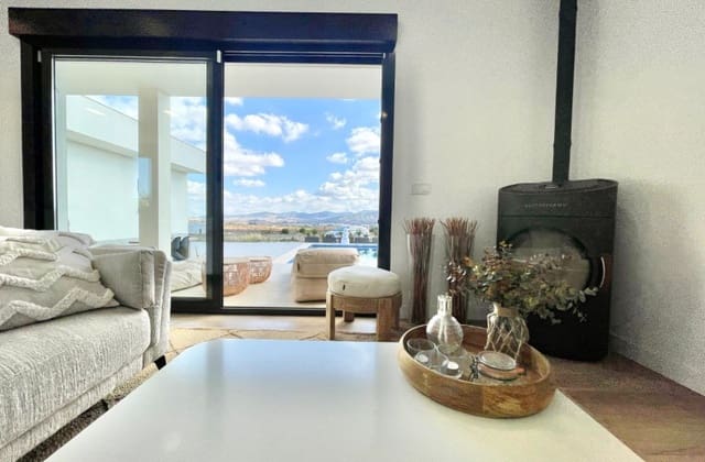 Chalet de 3 habitaciones en Pinoso en venta con piscina garaje - 399.900 € (Ref: 10004519)
