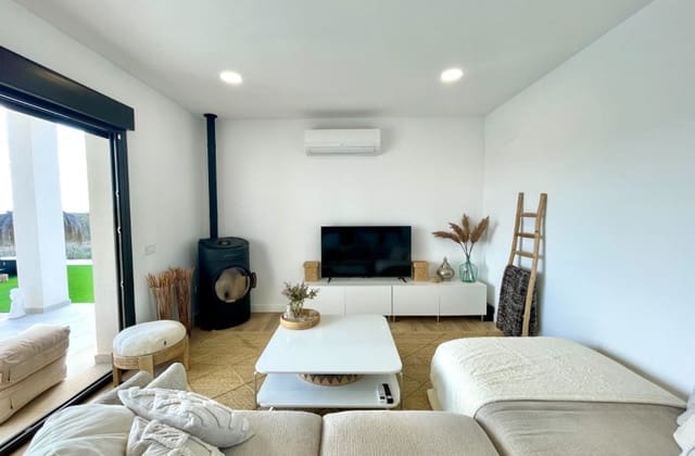 Chalet de 3 habitaciones en Pinoso en venta con piscina garaje - 399.900 € (Ref: 10004519)