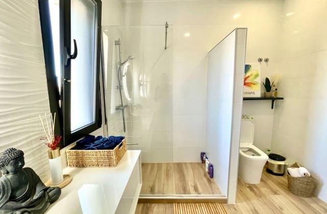 Chalet de 3 habitaciones en Pinoso en venta con piscina garaje - 399.900 € (Ref: 10004519)