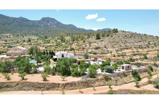 5 soverom Finca/Herregård til salgs i La Romana med svømmebasseng garasje - € 339 995 (Ref: 10004524)