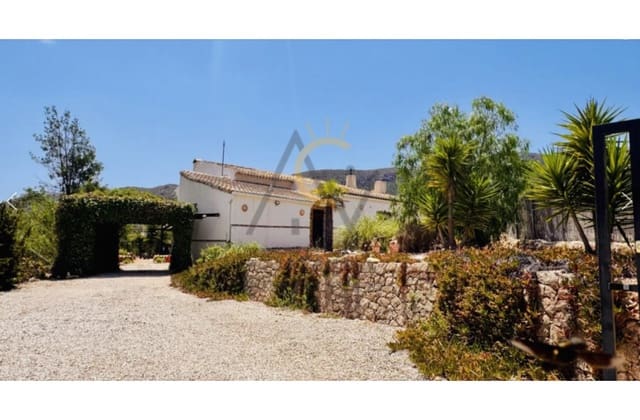 5 soverom Finca/Herregård til salgs i La Romana med svømmebasseng garasje - € 339 995 (Ref: 10004524)