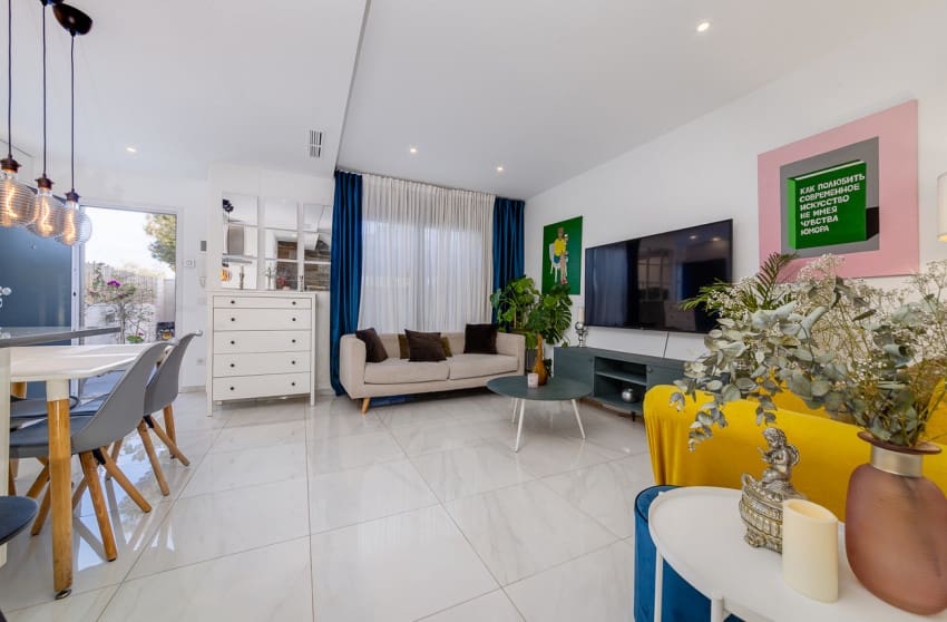 Casa de 3 habitaciones en Villamartin en venta - 325.000 € (Ref: 10027605)