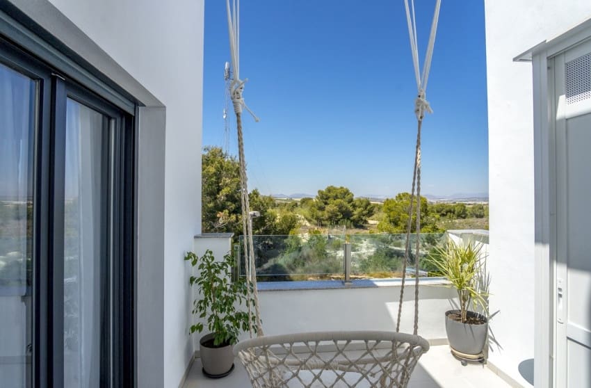 Casa de 3 habitaciones en Villamartin en venta - 325.000 € (Ref: 10027605)